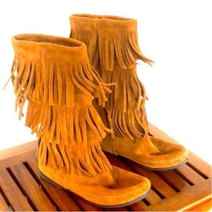 🧿 NWOT Minnetonka fringe boots